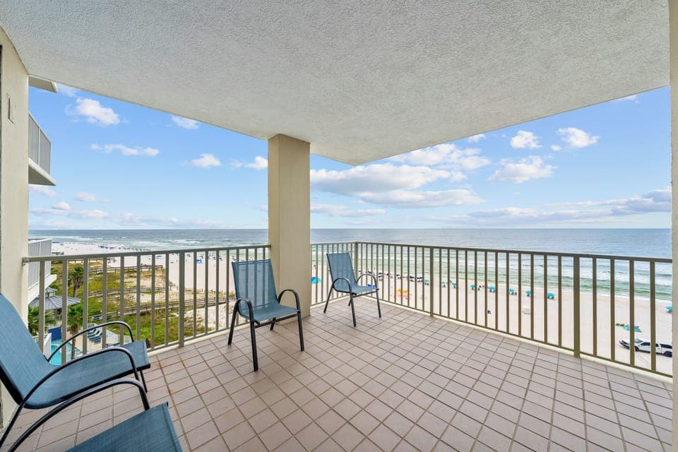 Welcome to Romar Place 705