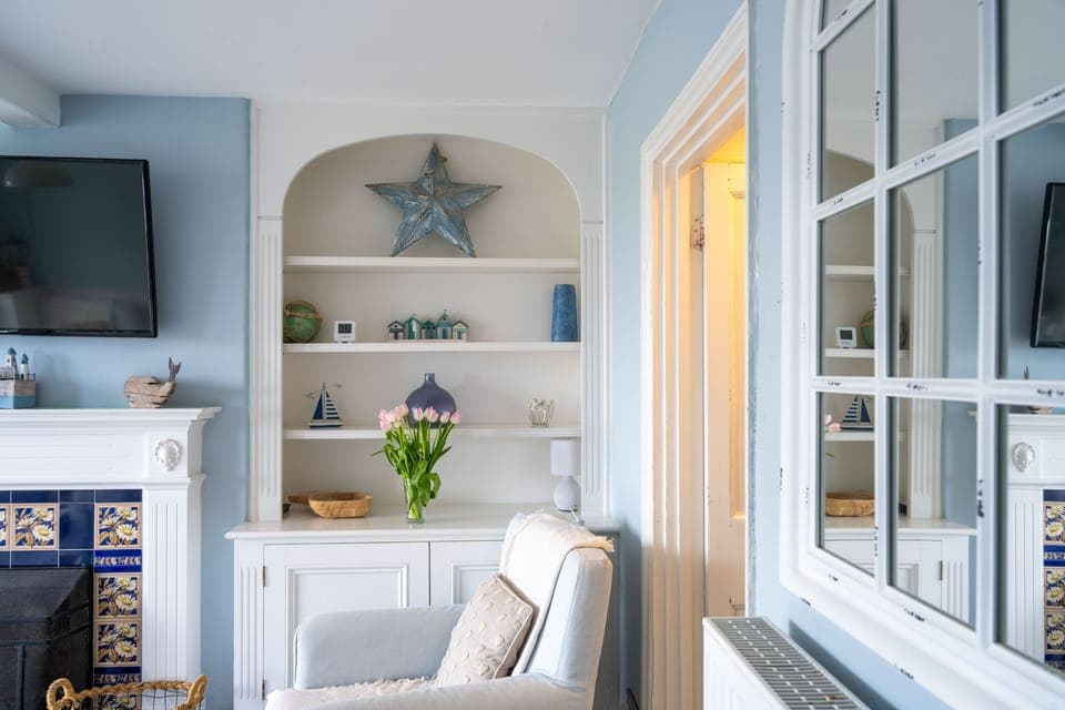 Ground floor: Sitting room detail