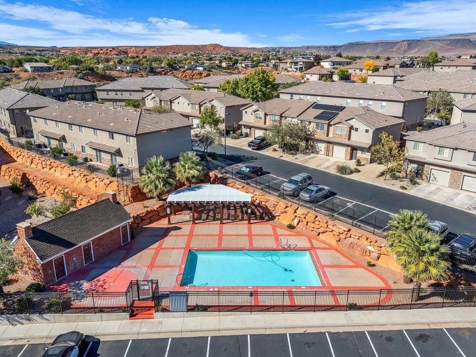 Sunbaith by the pool