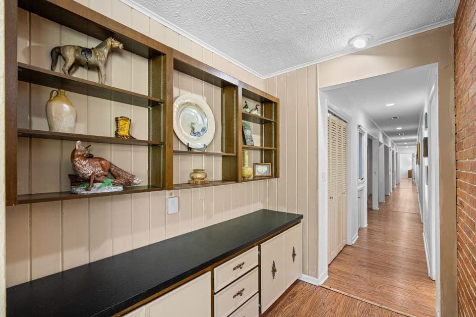 Indoors, Plate, Shelf, Floor, Flooring
