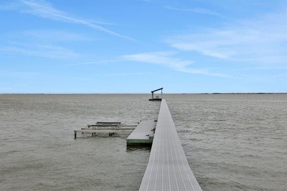 450ft of fishing pier with jet ski lifts and fishing platform