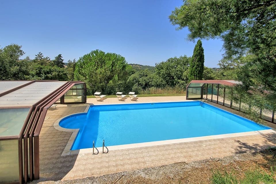 Private swimming pool with covering structure