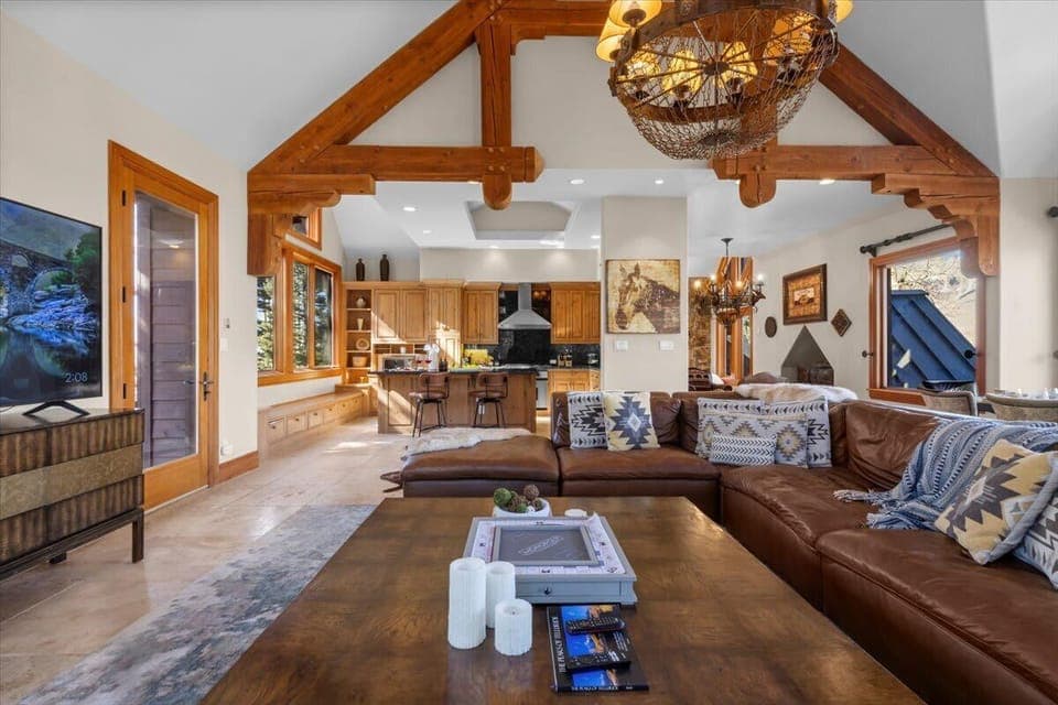 Living room 1: Third floor, radiant heat, Smart TV, open layout, mountain views