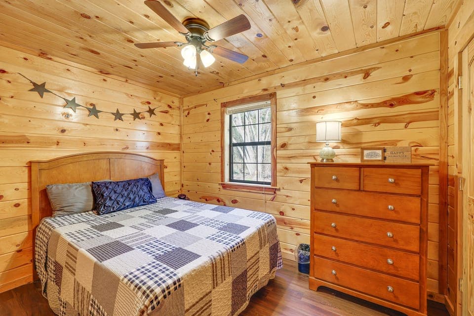 Two cozy queen bedrooms—ideal for families or groups.