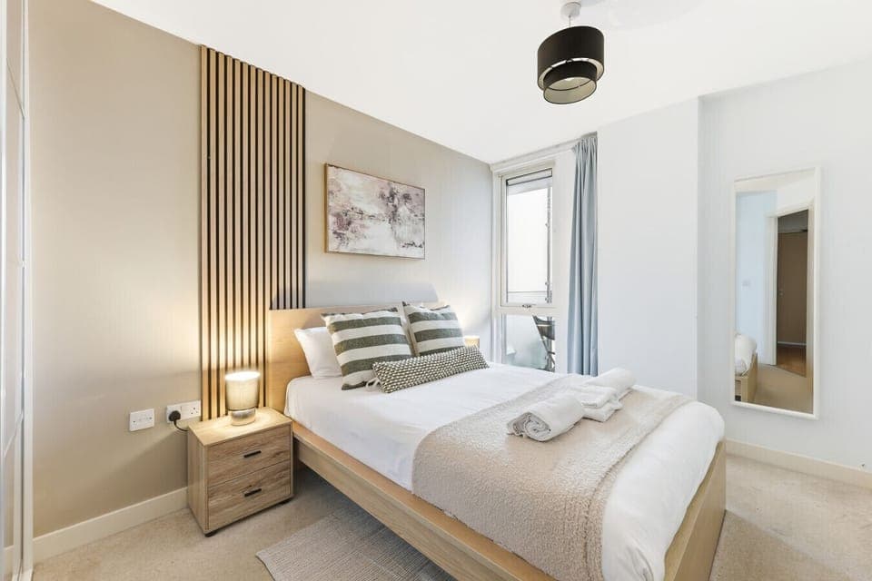 Relax in the cosy bedroom, featuring a double bed made up with fresh, hotel-quality linen.