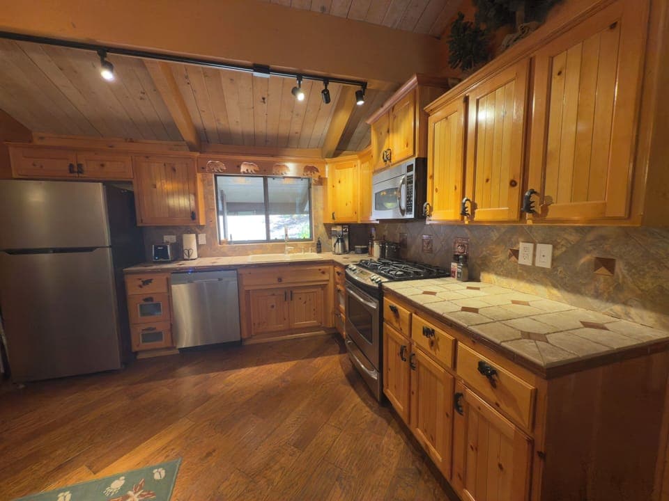Spacious open space kitchen, great for cooking and hanging out together