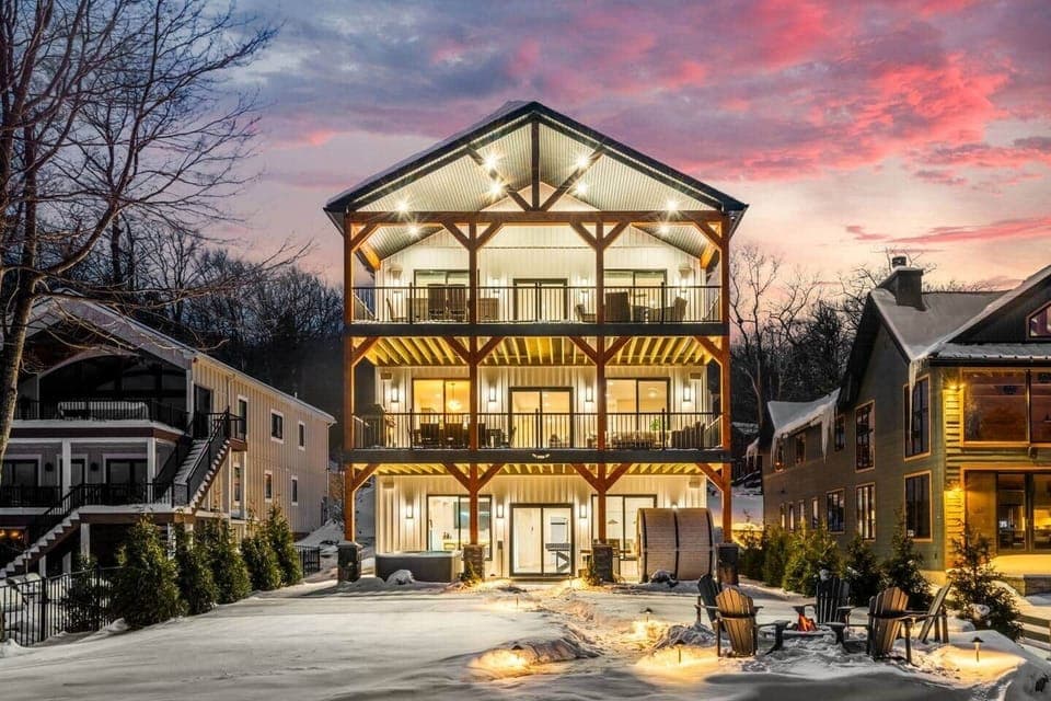 Architectural Lakefront Masterpiece with Panoramic Lake Views & Ultimate Comfort.
