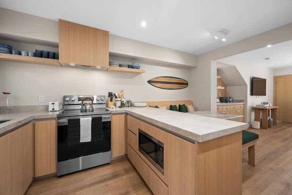 Fully Stocked & Ready for Your Recipes
From morning coffee to gourmet dinners, this kitchen has everything you need to feel at home.