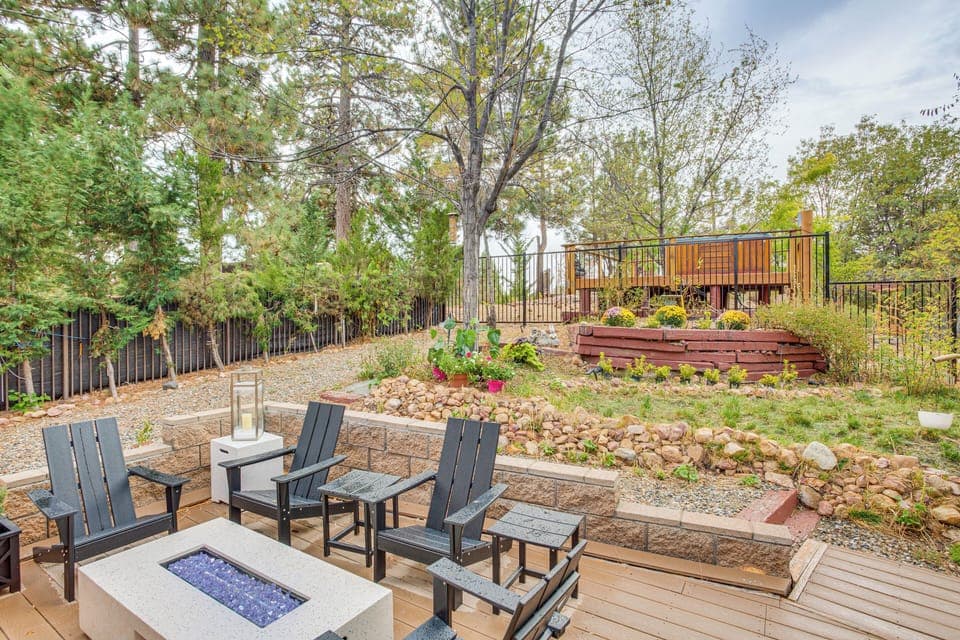 Private Yard | Gas & Wood-Burning Fire Pits