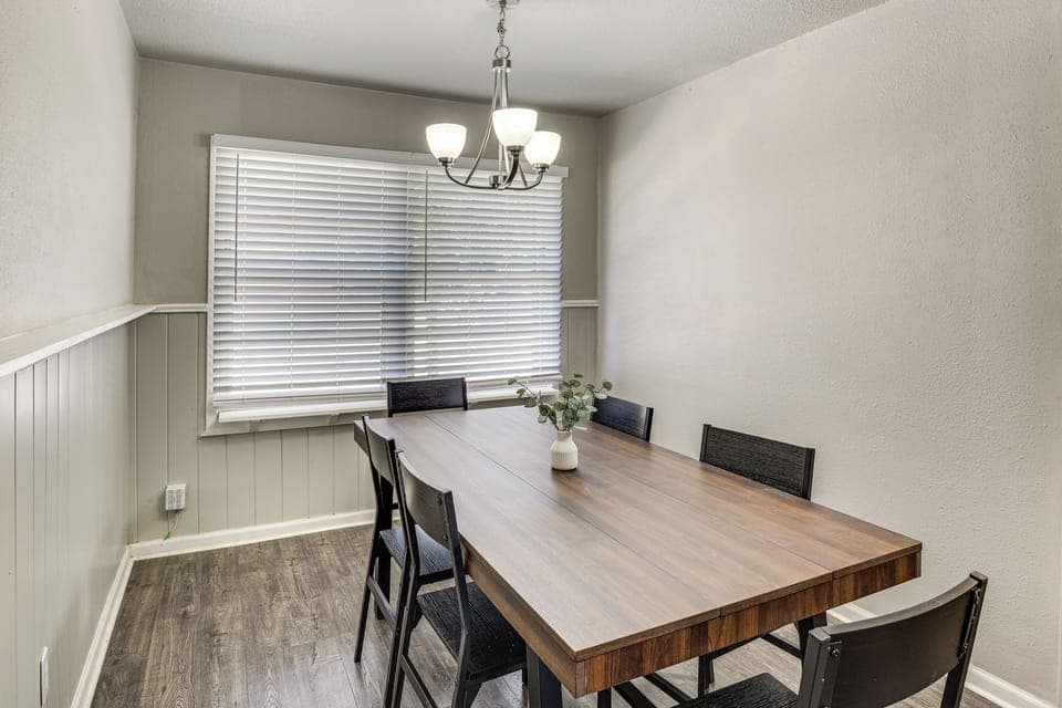 Dining Area | Dishware/Flatware