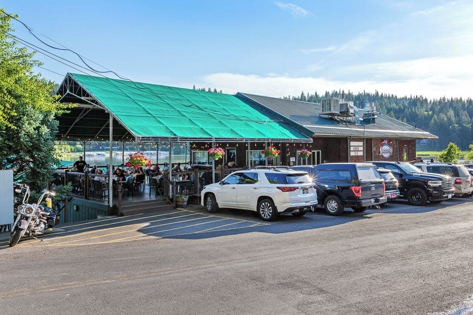 Just minutes to the Marina