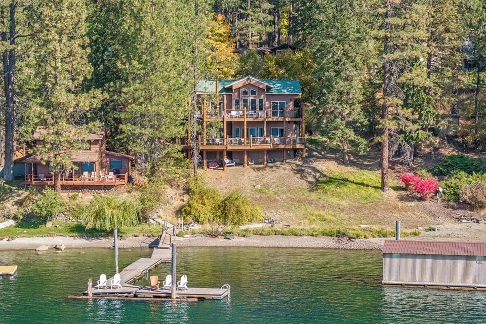 Welcome to your dream lake escape
