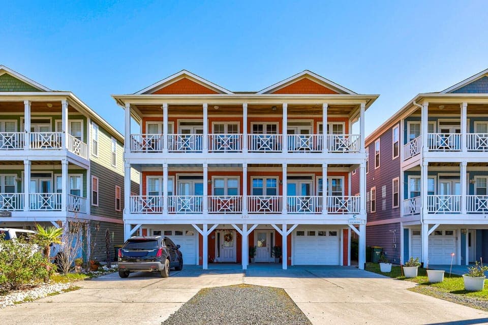 Stay Kureous-Front of Home