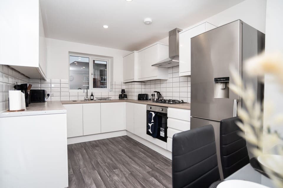 Large, bright and welcoming kitchen — a spacious, fully equipped area designed for a comfortable and convenient stay.