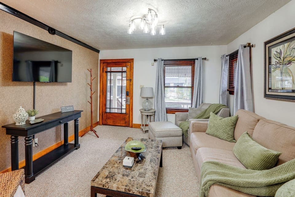 Akron Vacation Rental | 2BR | 1BA | 880 Sq Ft | 5 Steps Required