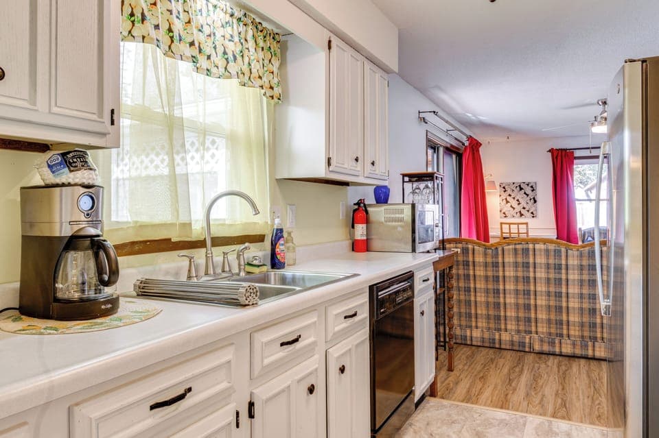 Kitchen | Stove/Oven | Refrigerator | Toaster