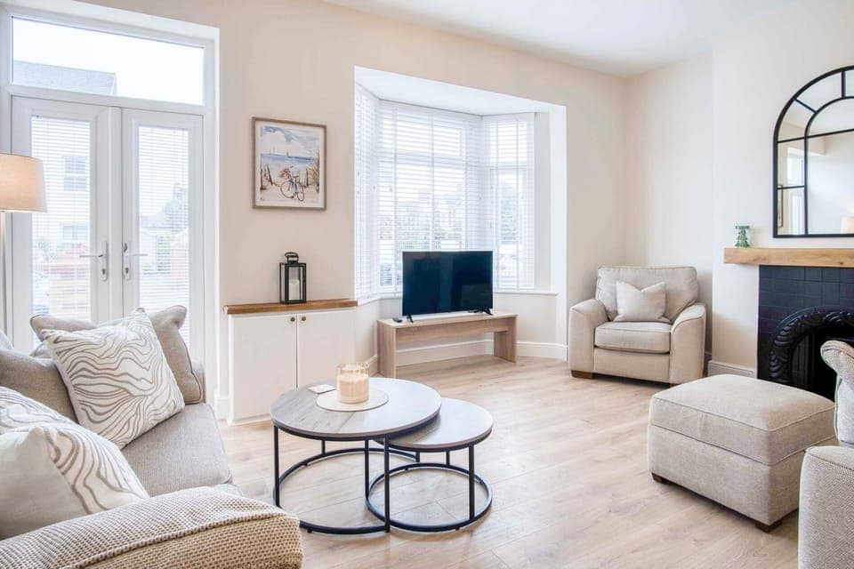 Seascape Retreat - 3 Bedroom Flat - Porthcawl (8799)