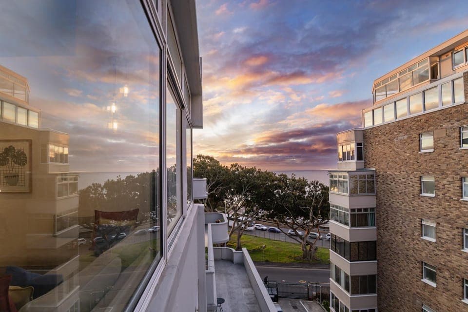 Lido Court 1-Bed Apartment with parking Sea Point (31055)