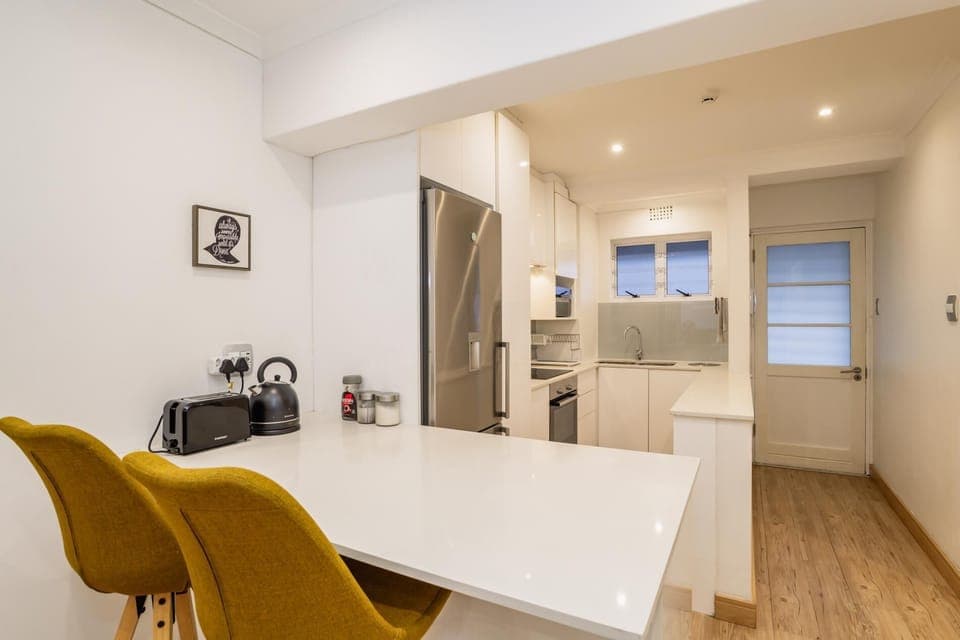 Lido Court 1-Bed Apartment with parking Sea Point (31059)