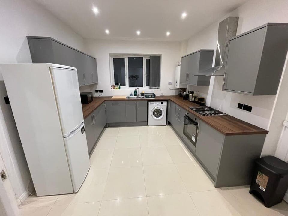 Well equipped large kitchen