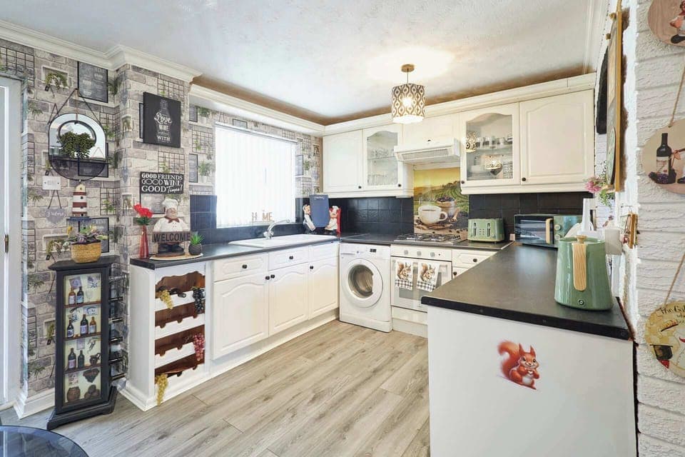 The Cheeky Squirrel, New Brighton - Host & Stay