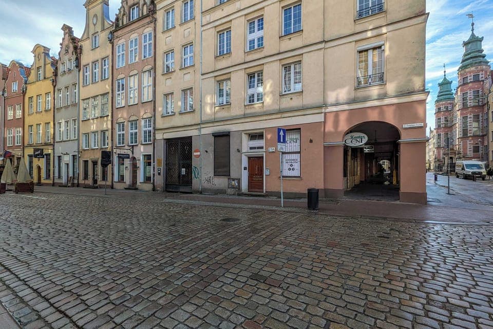 Enjoy easy access to the city's attractions from this well-located building. 