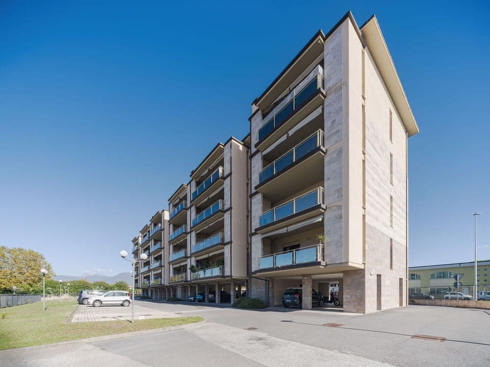 Apartment, Urban Design, Condominium, Mixed-Use, Commercial Building, Concrete, Headquarters, Balcony