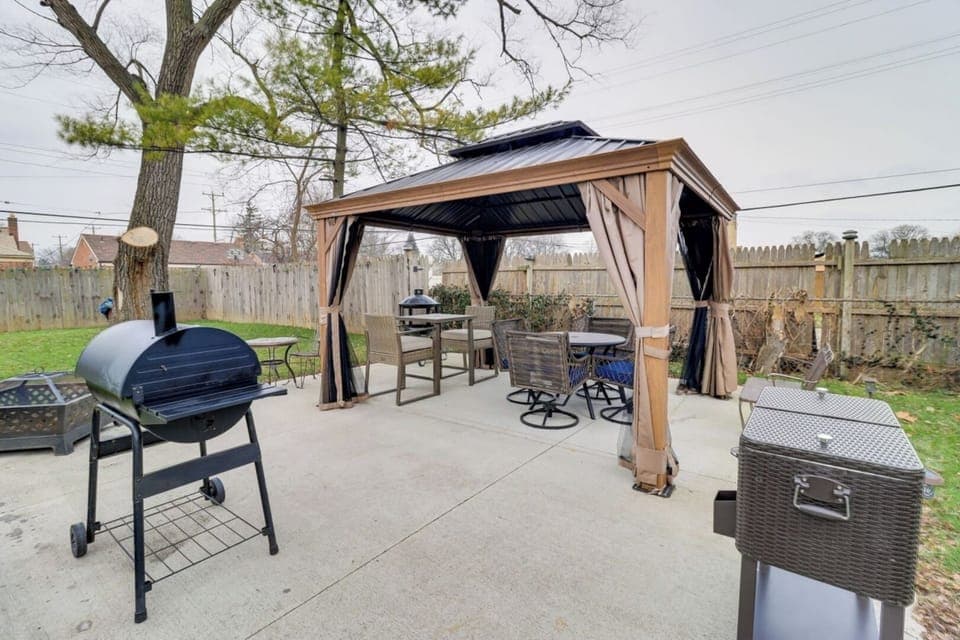 Patio | Charcoal Grill & 2 Fire Pits (Bring your own Charcoal & Wood) | Cooler