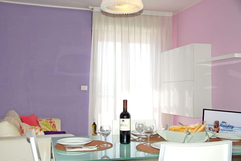 Autumn, Kitchen, Living Room, Spring, Summer