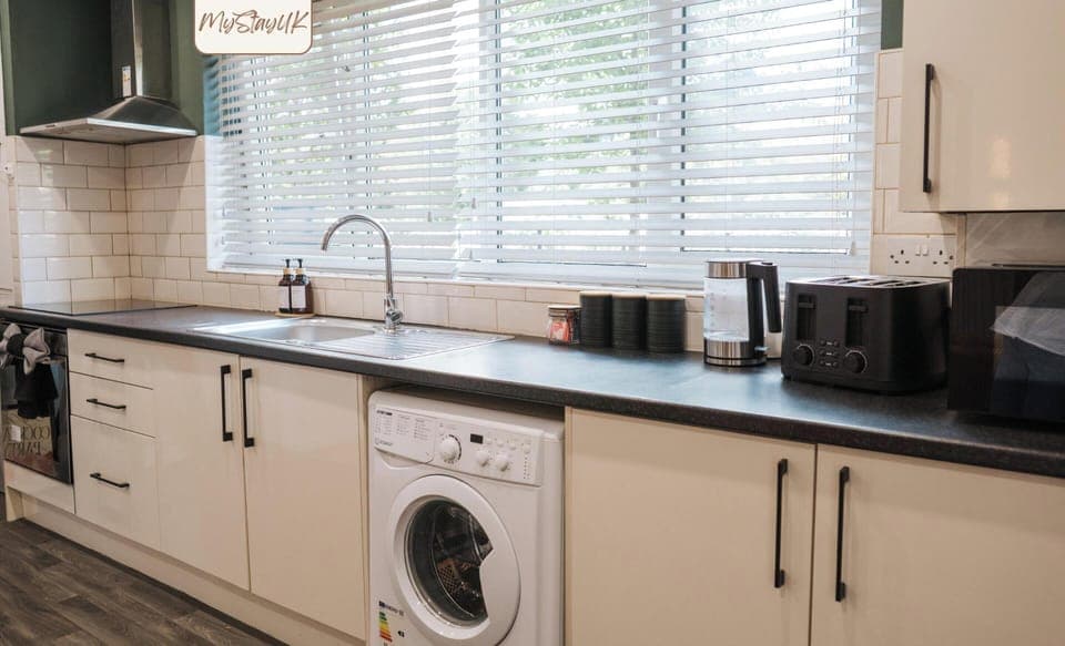 Kitchen at MyStayUK Short Lets & Serviced Accommodation