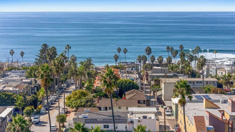 Within walking distance of restaurants and cafes.