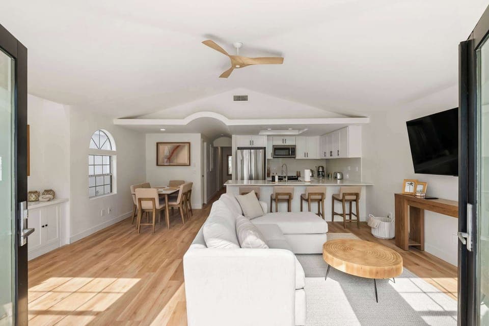 Beach-inspired décor.