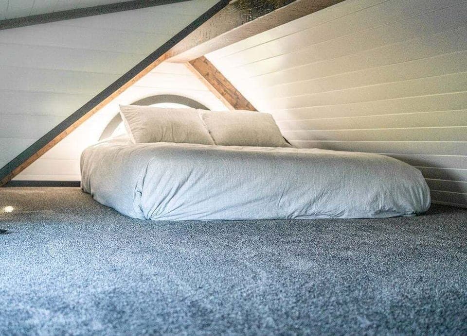 Bedroom 2/Loft - Queen Bed with luxury linens provided