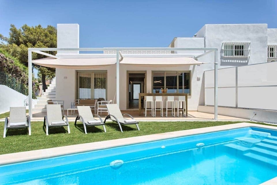 4 BR brand new villa walking distance to beach & Puerto Banus. Standard capacity 10 (up to 14 with sofa beds).