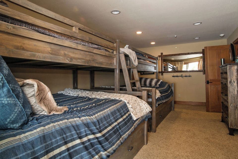 Bedroom 4 - Bunk room w/ Twin over full beds