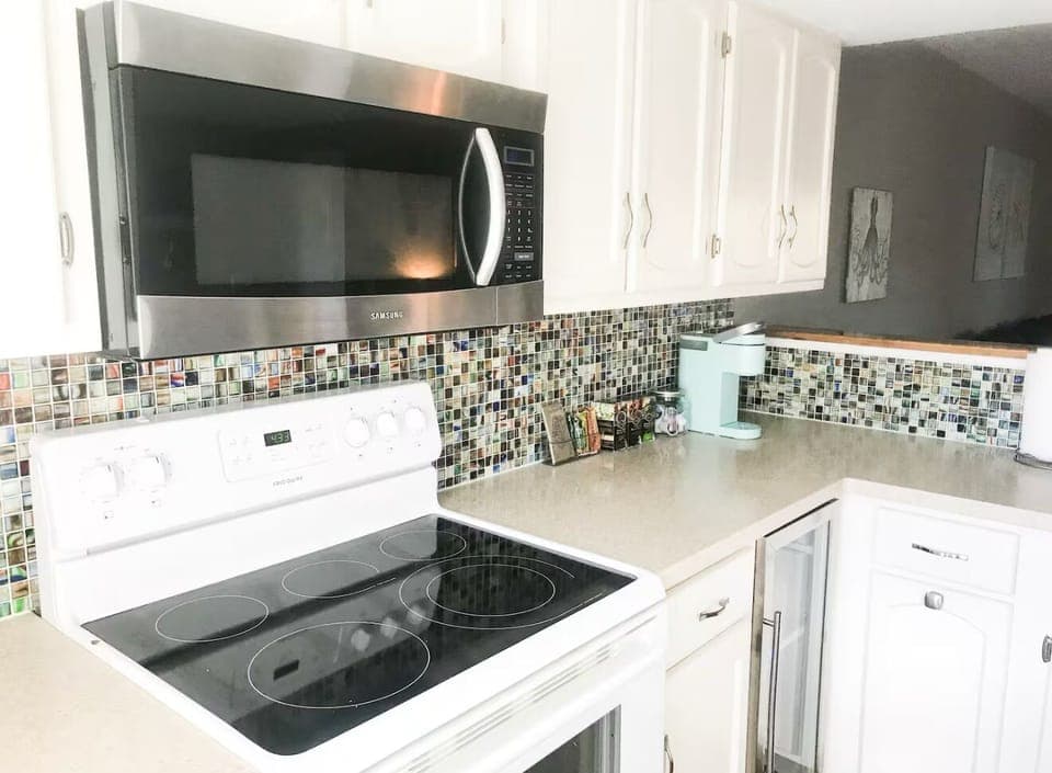 Enjoy our well stocked kitchen. 