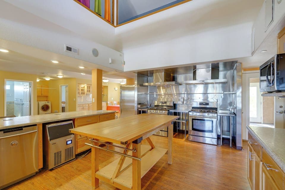 Kitchen | Double Appliances | Coffee Pot | Fully Stocked Kitchen I 1st Floor