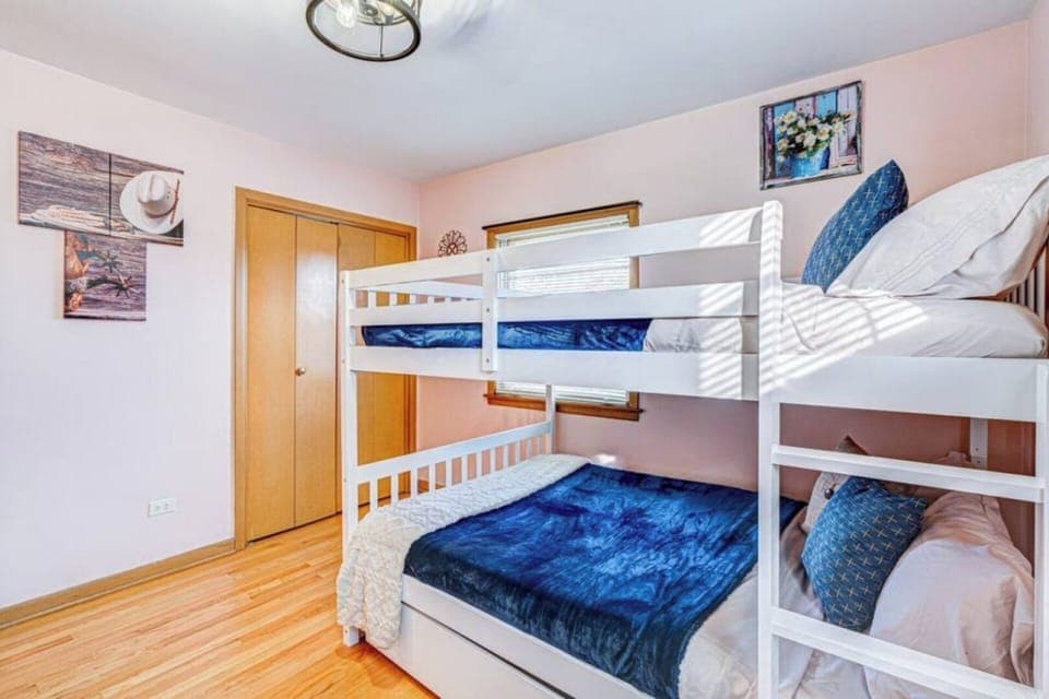 [Bedroom #2] ~ Clothing Storage, Room-darkening shades