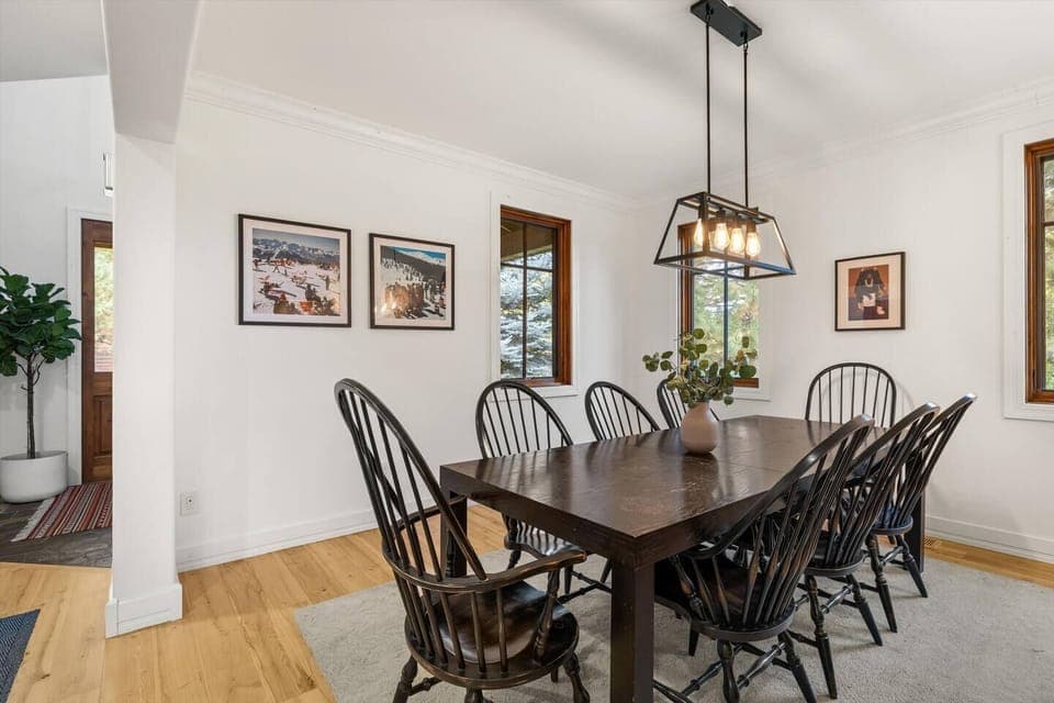 Dining Area with Seating for 8