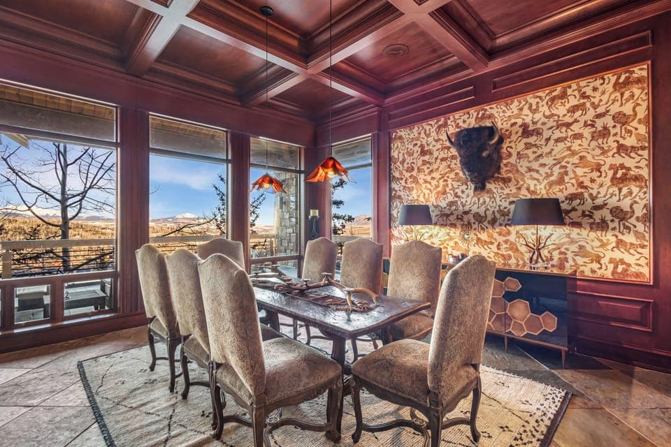 4.0-saison-cinq-mountain-village-dining-room1