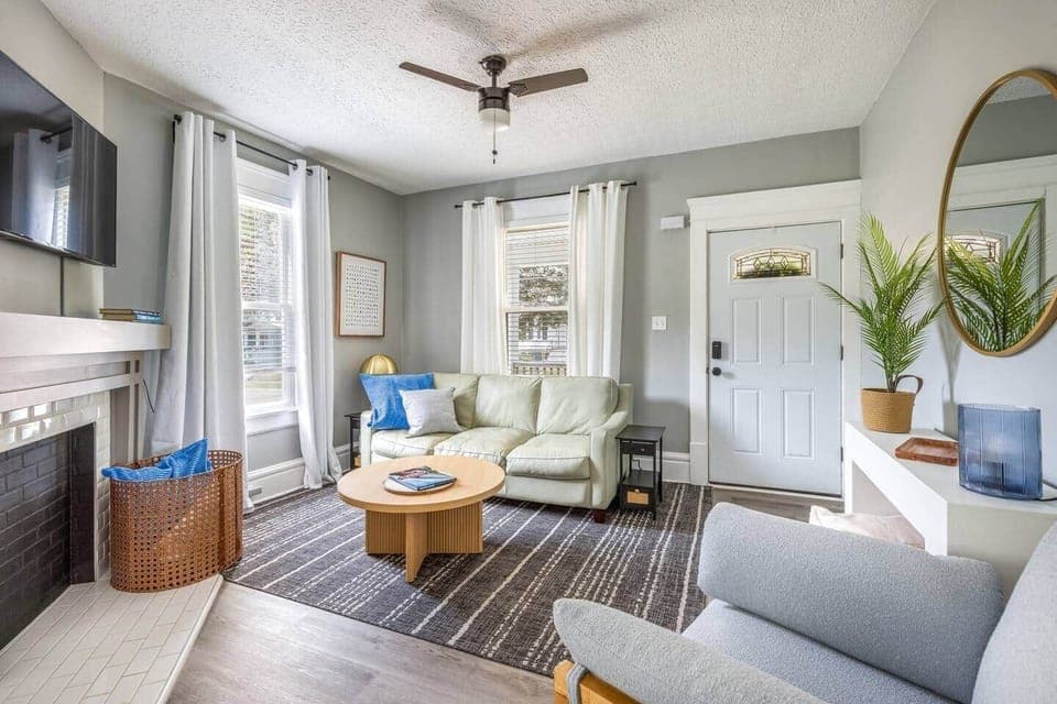 Welcome to The Nurse's Nest in Akron!