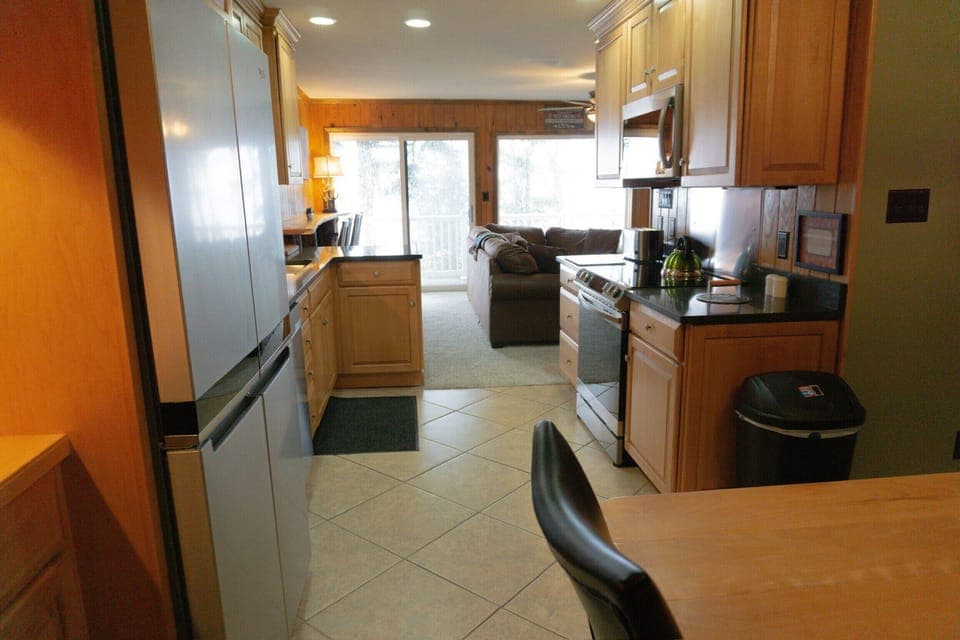 Modern well-stocked kitchen, with all the essentials to make you feel at home.