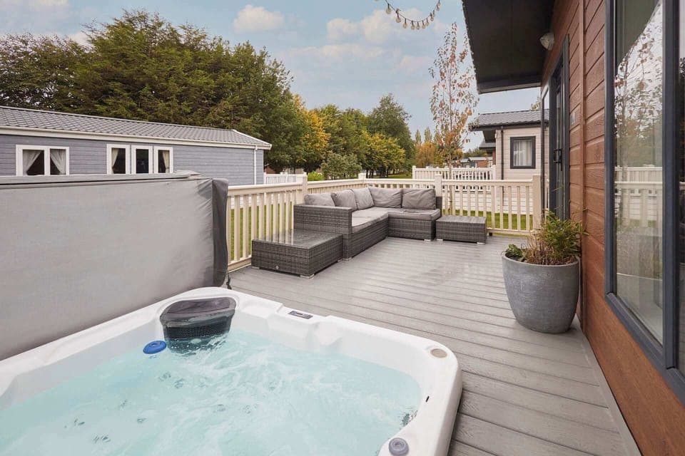 Bluebell Lodge, Allerthorpe Golf & Country Park, York - Host & Stay