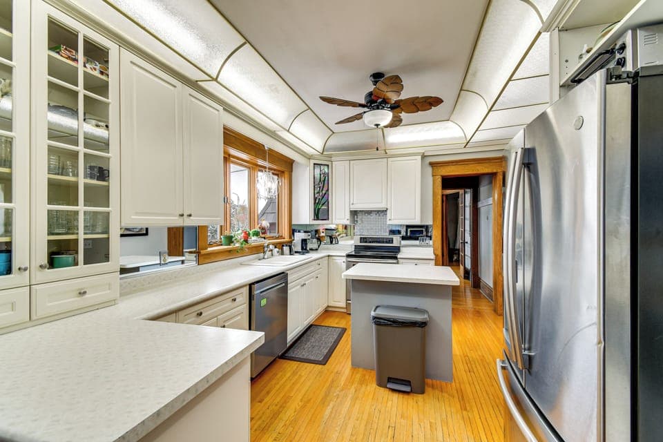 Kitchen | Blender | Toaster | Spices | 1st Floor