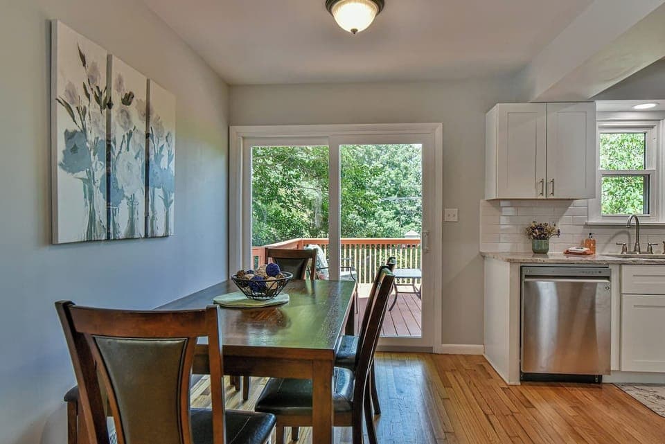Dining table for 6
Asheville Home Airbnb