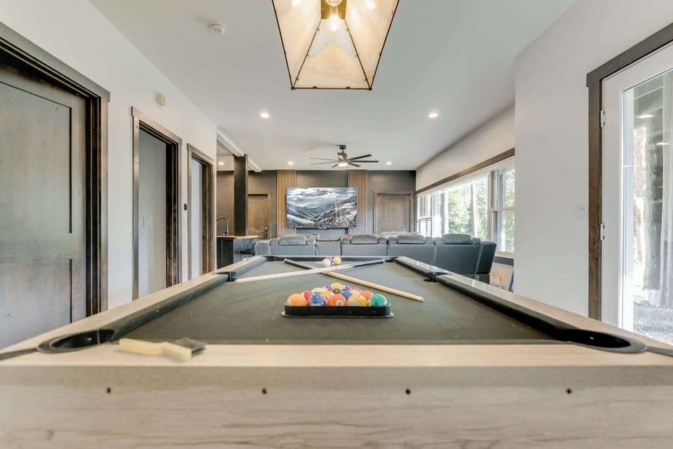 Game Room with 85" tv and theater seating.  Includes full kitchen, popcorn machine, Nintendo Switch, PS5, a DVD library and more!