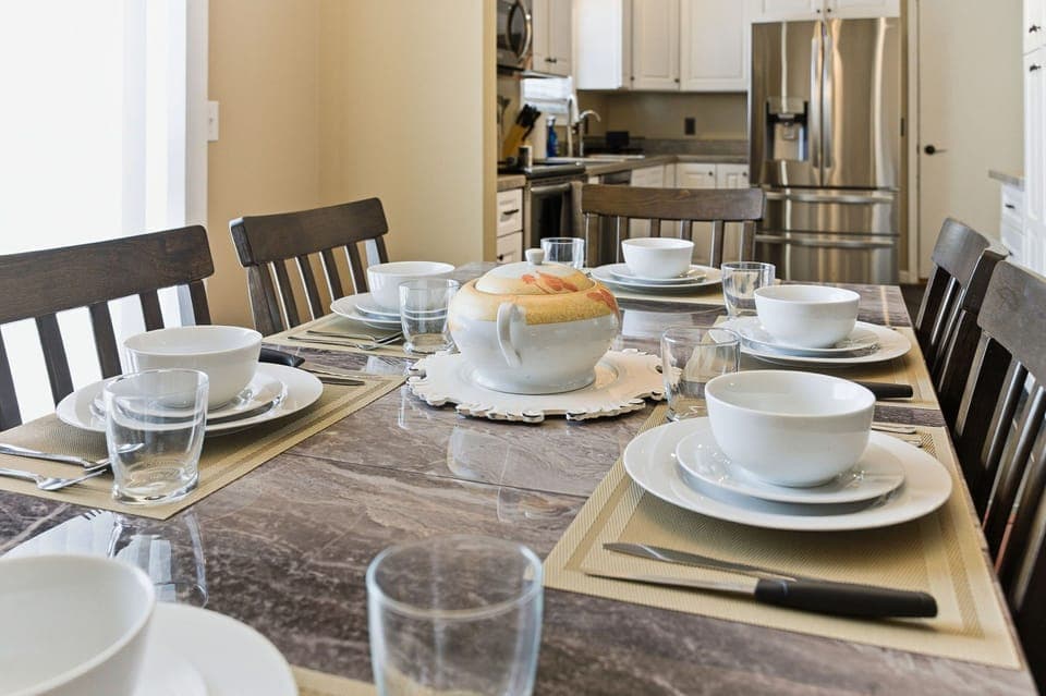 6 seat dining table to accompany the open kitchen
