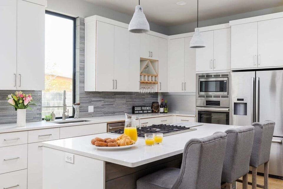 Fully Equipped Chef's Kitchen