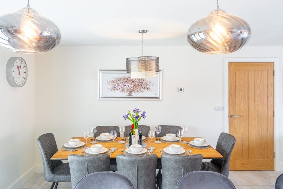 Ground floor: The dining area's options