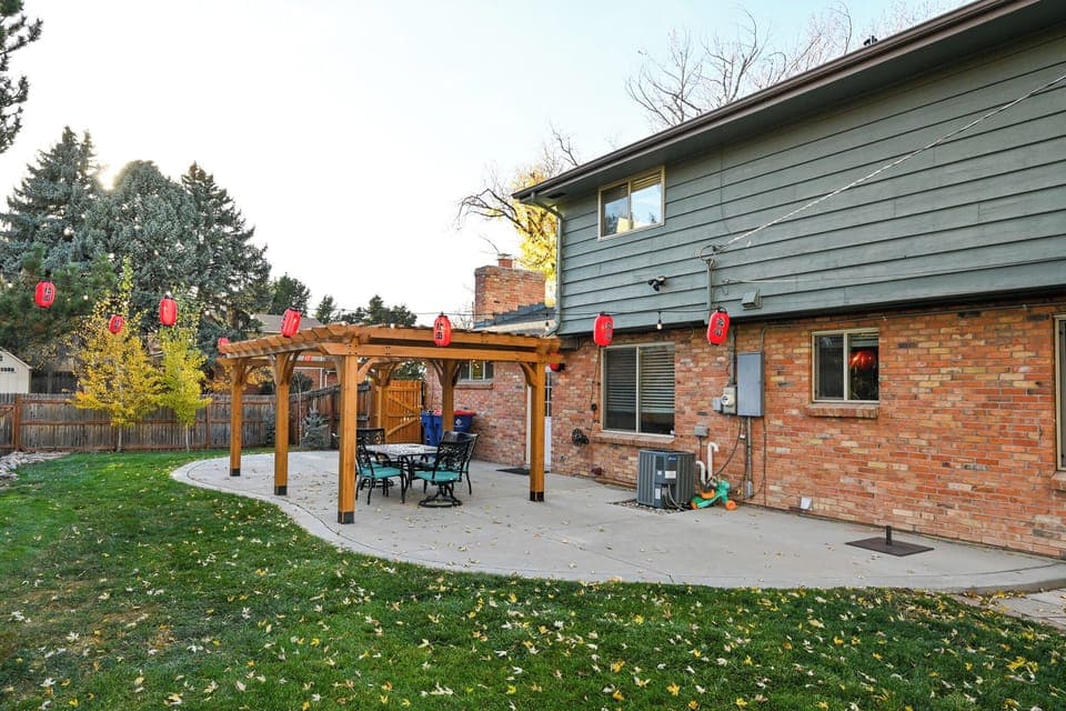 Outdoor dining